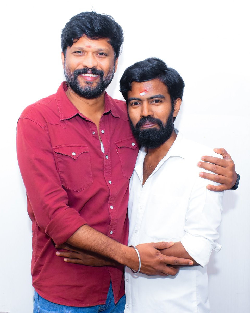தெய்வத்தான் ஆகா தெனினும் முயற்சிதன் மெய்வருத்தக் கூலி தரும் ♥️ அனைவருக்கும் எங்கள் அன்பு அண்ணன் #சௌந்தரராஜா அவர்களின் நல்வாழ்த்துக்களுடன் இனிய #உழைப்பாளர்தின வாழ்த்துக்கள் 💪🏻
<a href="/soundar4uall/">Soundararaja Actor</a> 

#SoundaraRaja #MannukkumMakkalukkum #TVK #MSRBrothers