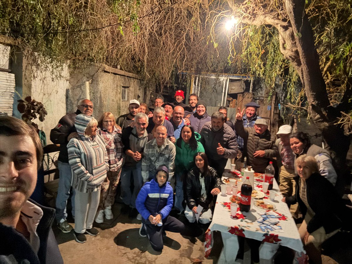 Andrea Brugman (@andreabrugman) on Twitter photo Pisando el acelerador la lista 6262 de <a href="/PajaroEnciso/">Carlos Enciso Christiansen</a> se reúne en casa de la flamante incorporación "Coco Ferreira", con un buen grupo de amigos y vecinos del Prado Español.
Sigamos Sumando #PájaroIntendente
<a href="/Pajaro_2025/">Pájaro Enciso Intendente</a> <a href="/amo_62florida/">Agrupación Manuel Oribe</a> Pisando el acelerador la lista 6262 de <a href="/PajaroEnciso/">Carlos Enciso Christiansen</a> se reúne en casa de la flamante incorporación "Coco Ferreira", con un buen grupo de amigos y vecinos del Prado Español.
Sigamos Sumando #PájaroIntendente
<a href="/Pajaro_2025/">Pájaro Enciso Intendente</a> <a href="/amo_62florida/">Agrupación Manuel Oribe</a>