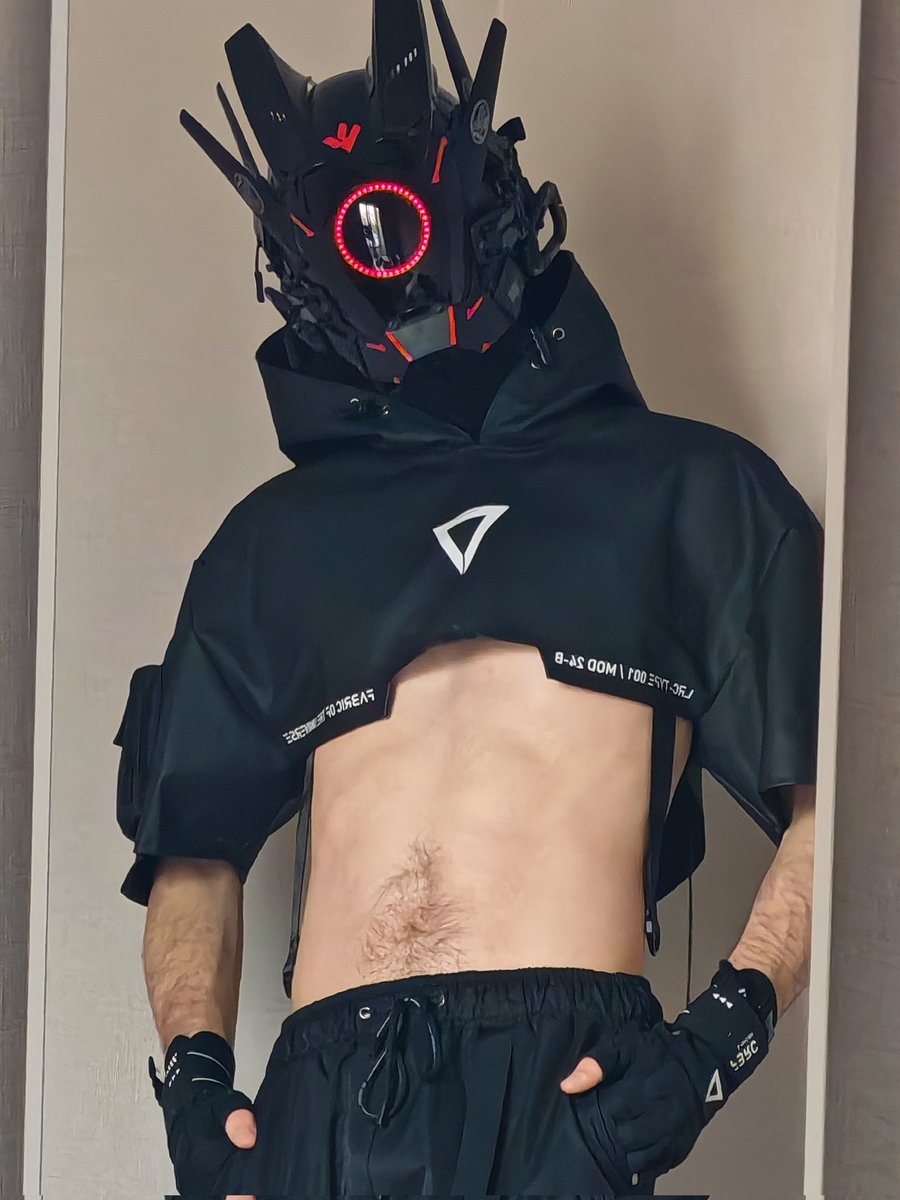 nokapoil's tweet photo. If you see this post a robot 🤖🔥 https://t.co/DelXptPIZi