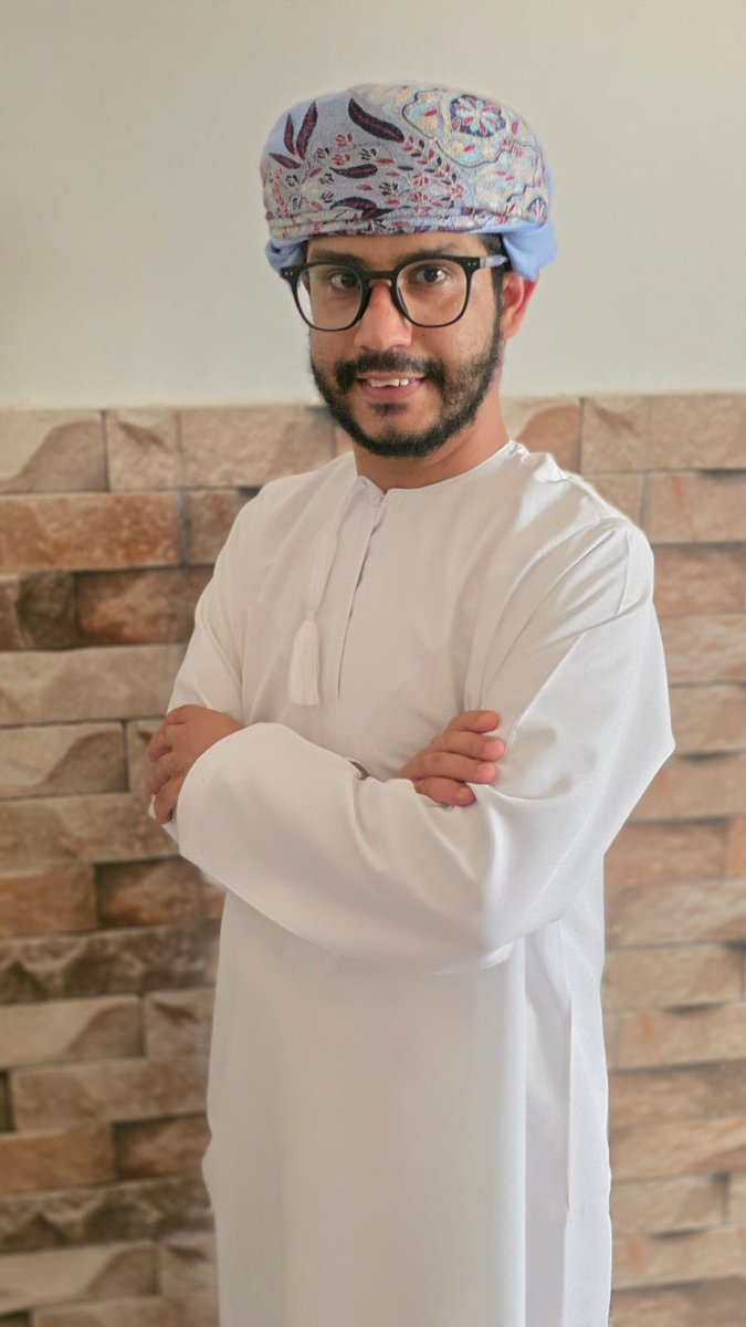 معكم ابنكم زكريا خريج الكلية العلمية التصميم ويبحث عن عمل. يمكنه البدء بالبحث عن فرص عمل في مجالات التصميم المختلفة مثل التصميم الجرافيكي، تصميم المواقع، أو حتى التصميم الداخلي. ليس شرط في التصميم اي وظيفة جيدة لديكم
<a href="/Mmukhaini_TV86/">محمد المخيني M.Almukhaini</a> <a href="/Malik_Alabri/">مالك بن هلال العبري</a> <a href="/malamri17000/">منصور العامري</a> <a href="/nabil_riyami/">نبيل الريامي</a>