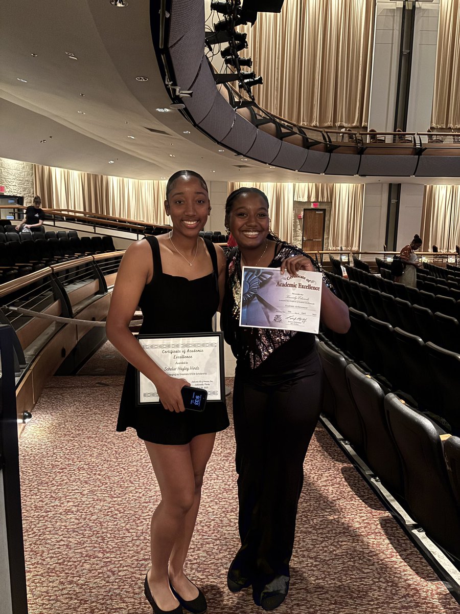 I was blessed to receive a $1,750 scholarship from Jack &amp; Jill of America (Jacksonville chapter)! I'm truly honored to be recognized for my academic and extracurricular achievements. Thank you for investing in my future and believing in my potential.
#geauxjags