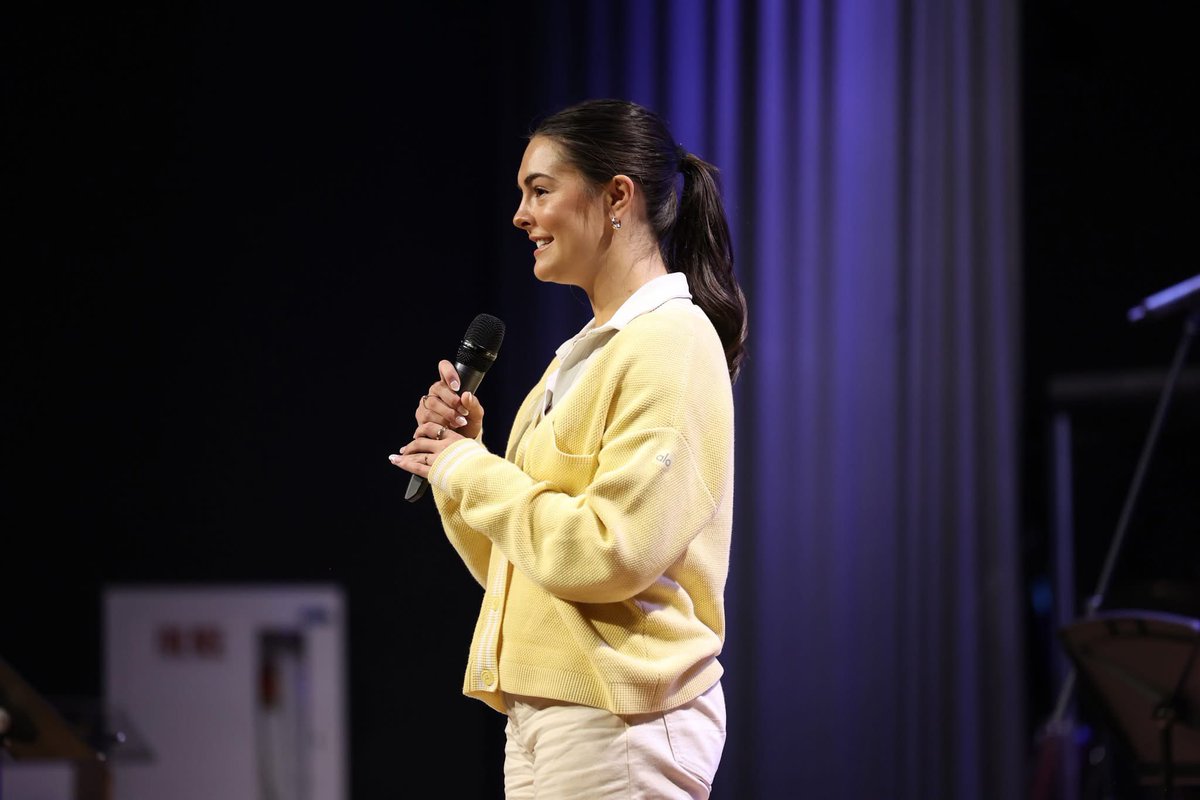 Seniors Claire Roberts &amp; Chapel Brown shared their testimonies with the entire high school student body as part of ‘Senior Chapel’. They both did an excellent job sharing about the goodness of God in their lives amidst difficulty &amp; their gratitude toward…

(pt.1)