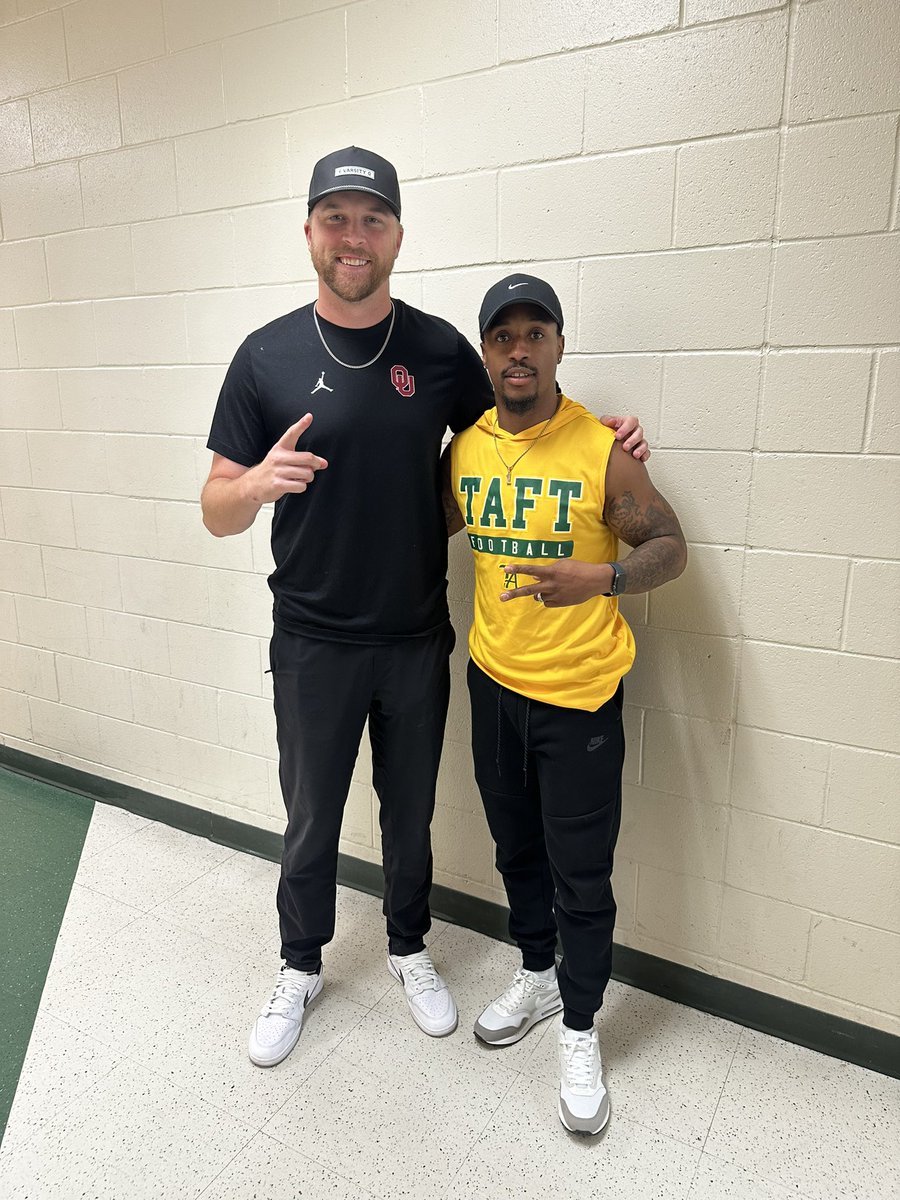 Tyler Williams (@coachty_1) on Twitter photo We had the Oklahoma Sooners in the house today! Had the pleasure of meeting and talking ball with the Offensive Coordinator/ Quarterback Coach from the University of Oklahoma. Thank you <a href="/arbuckle_ben/">Ben Arbuckle</a> for recruiting our student athletes at Taft High School 🔰
#EarnedNeverGiven We had the Oklahoma Sooners in the house today! Had the pleasure of meeting and talking ball with the Offensive Coordinator/ Quarterback Coach from the University of Oklahoma. Thank you <a href="/arbuckle_ben/">Ben Arbuckle</a> for recruiting our student athletes at Taft High School 🔰
#EarnedNeverGiven