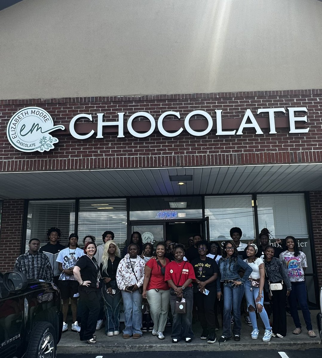 OnecentFord's tweet image. Sweet industry field trip to Elizabeth Moore’s Chocolate Shop today with the Culinary Arts students from Clay-Chalkville High School. Amazing demonstration of the sugar blowing technique to create a sculpture. @JEFCOCareerTech @JEFCOED @Clay_ChalkHS @ClayChalkHSPrin
