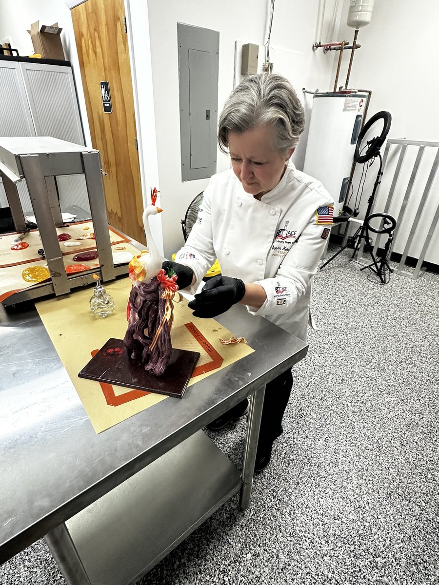 OnecentFord's tweet image. Sweet industry field trip to Elizabeth Moore’s Chocolate Shop today with the Culinary Arts students from Clay-Chalkville High School. Amazing demonstration of the sugar blowing technique to create a sculpture. @JEFCOCareerTech @JEFCOED @Clay_ChalkHS @ClayChalkHSPrin