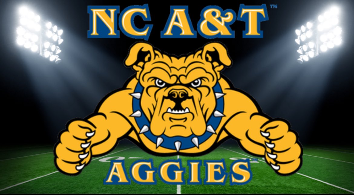 avionperry's tweet image. Thank you @coachkeithhenry for stopping by Apex high school to speak with me. Looking foward to the recruiting process @CoachMozerka @CoachFronk @ApexFBRecruits