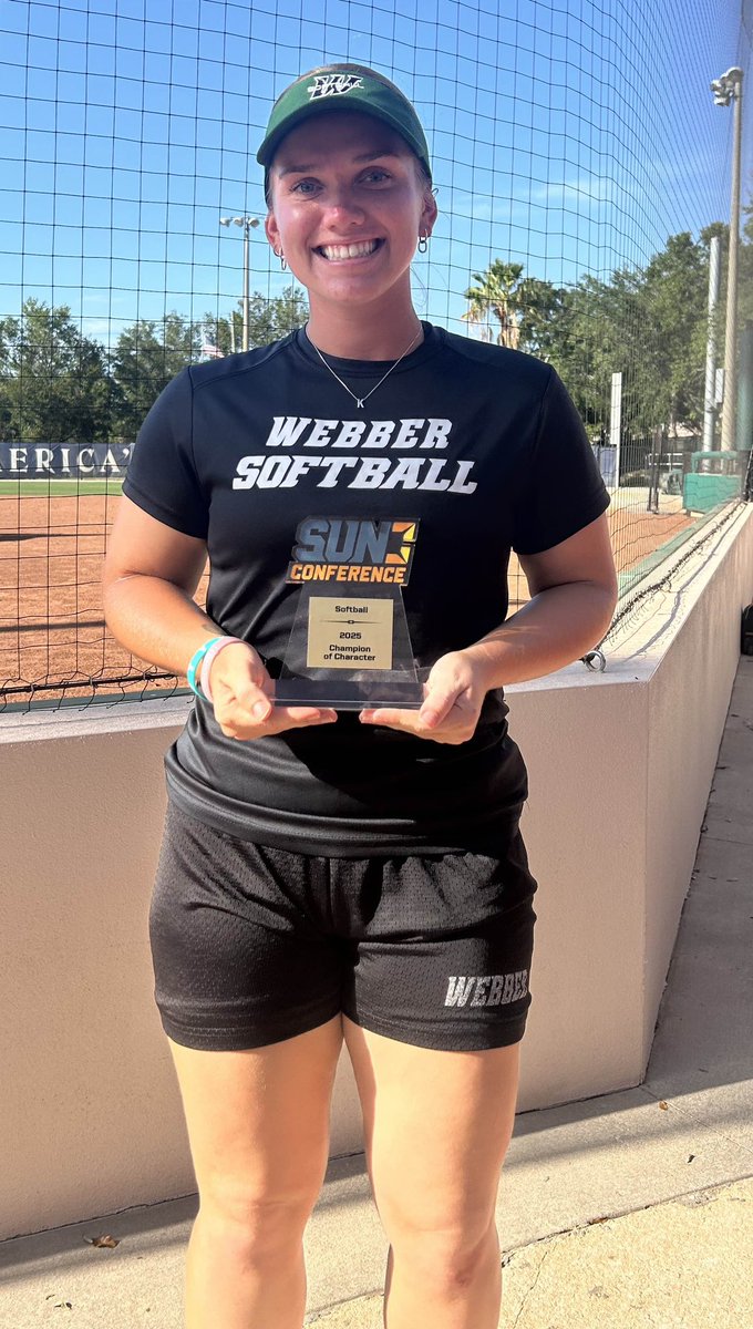 What a special honor for Senior SS Sam Proctor:). She was awarded the 2025 Sun Conference Champion of Character Award! This marks the 2nd year in a row a Warrior was given this prestigious award❤️💪🏻🥎
