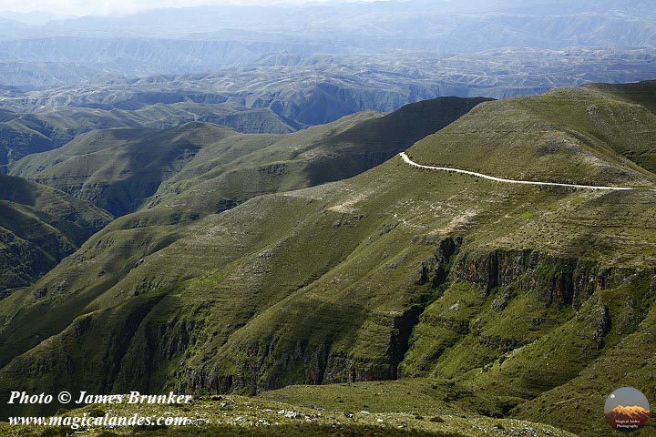 jamesbrunker's tweet image. #Undulating hills (with road for scale) in the Cordillera de Sama above Tarija in southern Bolivia

#DailyPictureTheme