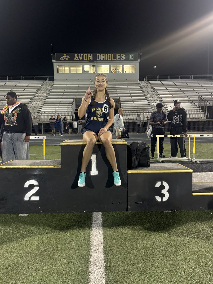 Hendricks County 400m Champions in the 400m! 🥇They both broke their own school records too!!