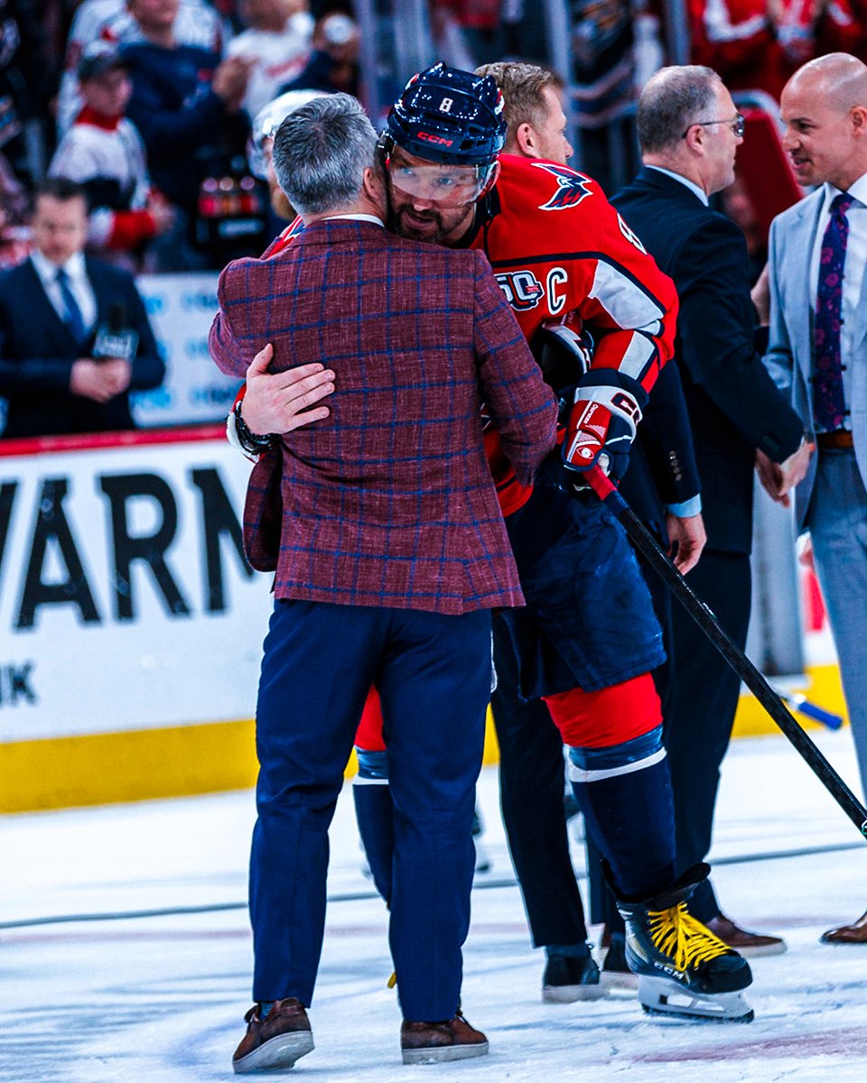 Capping off a hard fought series with some #HockeyHandshakes 🤝 #StanleyCup