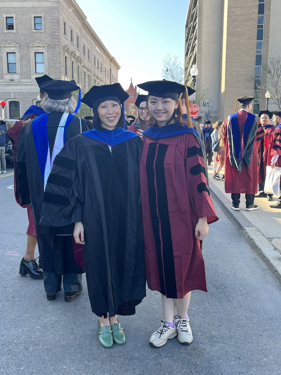 yddshunan's tweet photo. I defended my dissertation titled “Science on the Move: US-China Transnational Migration in the Global Biopharmaceutical Industry”- officially Dr. You now! This Ph.D. almost killed me🤣 https://t.co/O1NEwlBm6h