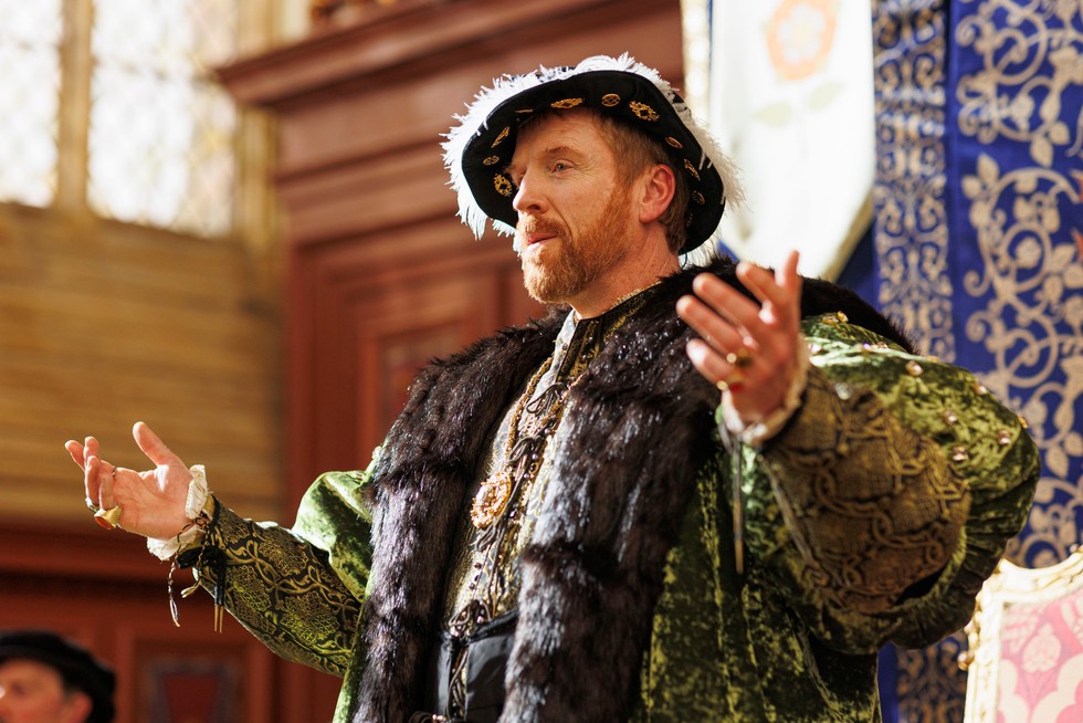 FanFunDamian's tweet photo. Costume designer #JoannaEatwell says #DamianLewis inhabited the costume in Wolf Hall: The Mirror And The Light. See the interview here: https://t.co/9CIabgWFln #HenryVIII #TudorFashion #ThomasCromwell #MarkRylance #JaneSeymour #PrincessMary #WolfHall #TheMirrorAndTheLight https://t.co/JlxZuLA4vB