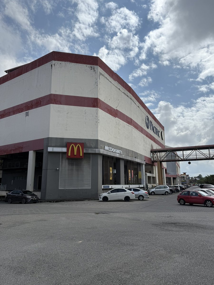 Lol sangat random tiberr Mentakab ade shopping mall with cinema in the middle of taman perumahan #exploreMentakab