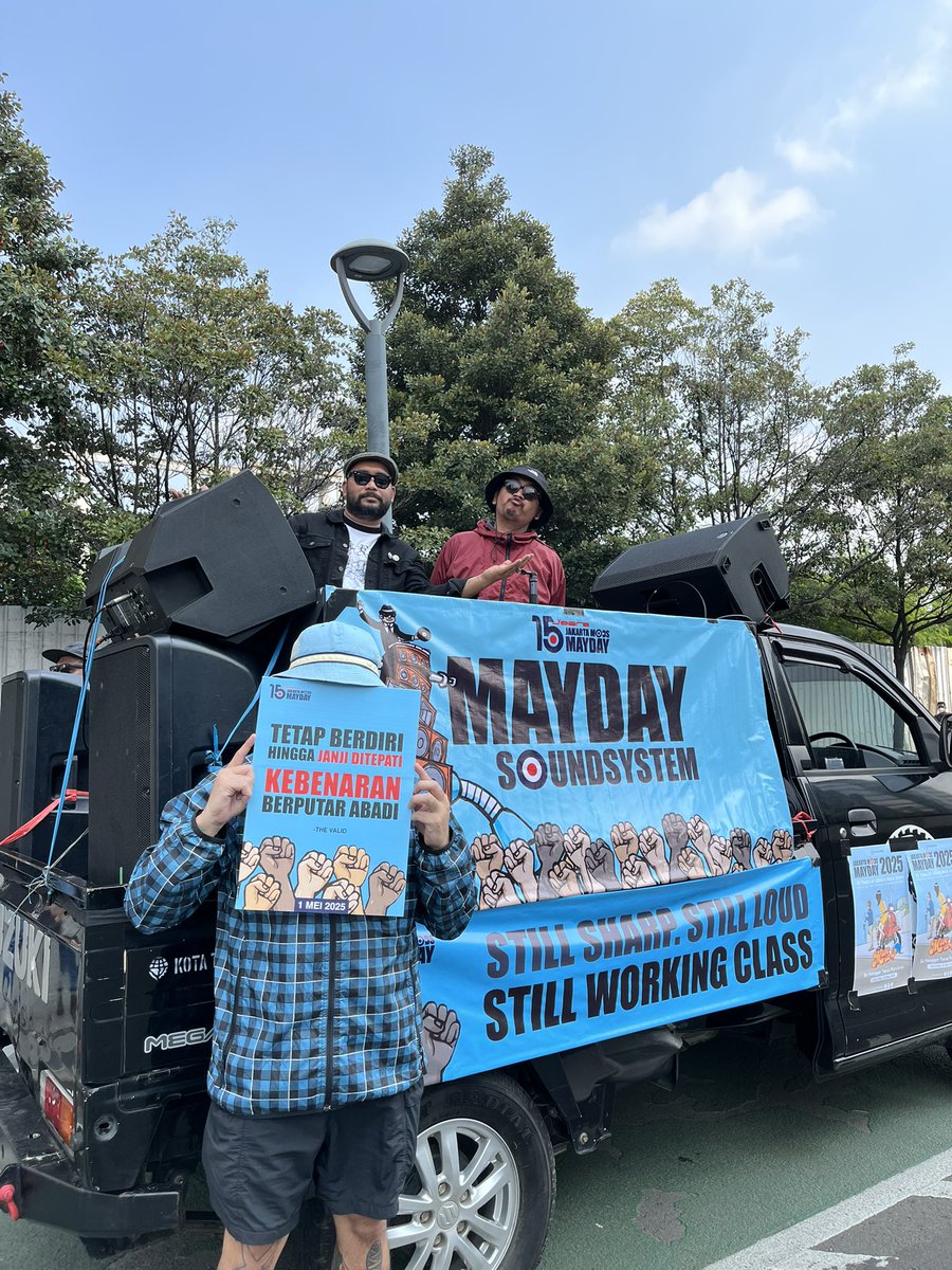 THE VALID tweet media