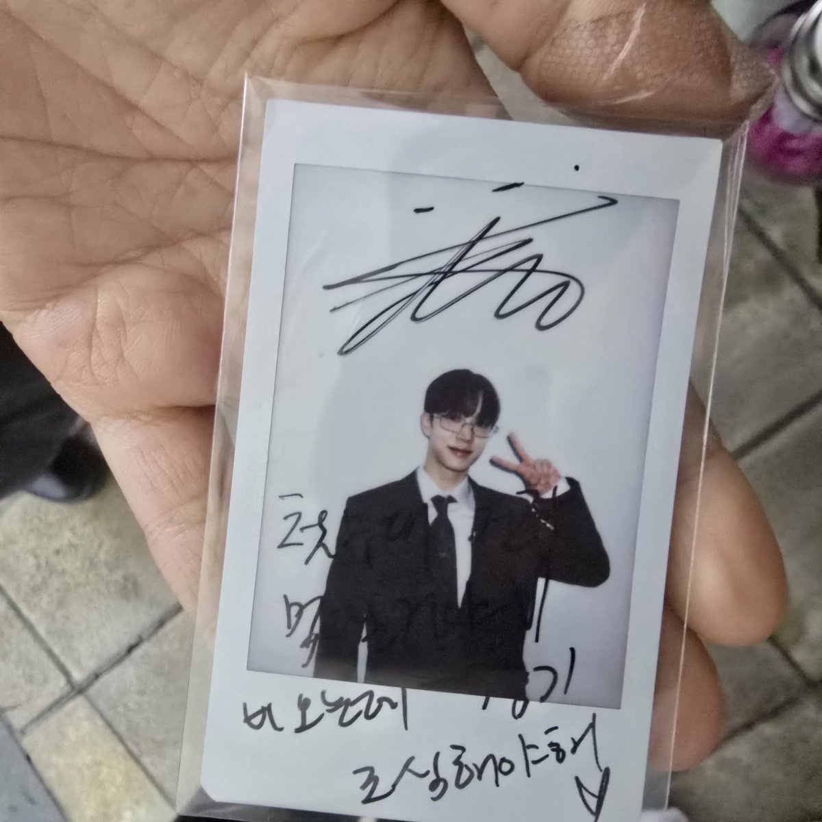 누가 싸폴에다 편지 써요ㅜㅜㅋㅋㅋㅋㅋ
할말 개많아서 싸인 위로 밀림 하ㅜㅜㅋㅋㅋㅋㅋㅋ
다정한 오빵이