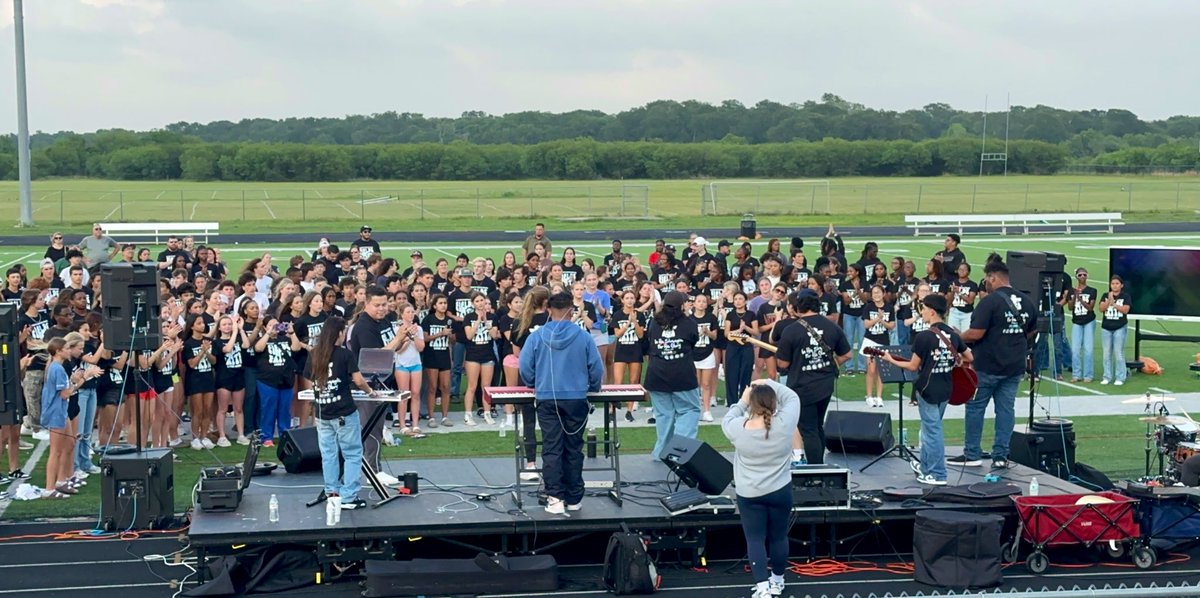 Heather Patterson (@pinkpatterson) on Twitter photo Was able to hang with our <a href="/WeAreGRHS/">@WeAreGRHS</a> FCA at our Fields of Faith tonight! Great job <a href="/CoachTeran_/">Coach Terán</a> for organizing a well ran and safe event for over 200 <a href="/LamarCISD/">Lamar CISD</a> kids! #WeAreGR <a href="/lcisdathletics/">LCISD ATHLETIC DEPT.</a> Was able to hang with our <a href="/WeAreGRHS/">@WeAreGRHS</a> FCA at our Fields of Faith tonight! Great job <a href="/CoachTeran_/">Coach Terán</a> for organizing a well ran and safe event for over 200 <a href="/LamarCISD/">Lamar CISD</a> kids! #WeAreGR <a href="/lcisdathletics/">LCISD ATHLETIC DEPT.</a>
