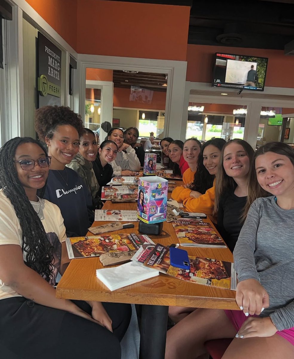 Coach_HD's tweet image. Had a good team dinner before the girlies go home for the summer after finals next week. I will miss them and will be ready for them to get back! #Family #LoveThem