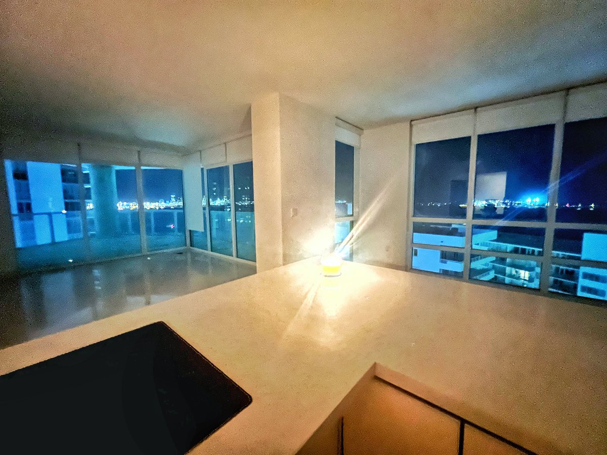 Port of Miami on the left, Fisher Island and Key Biscayne on the right, what a view! And the best part? Just saw one of our Queens of the Skies fly directly overhead on her way to some far away destination. First night in our new home… Now come the renovations…