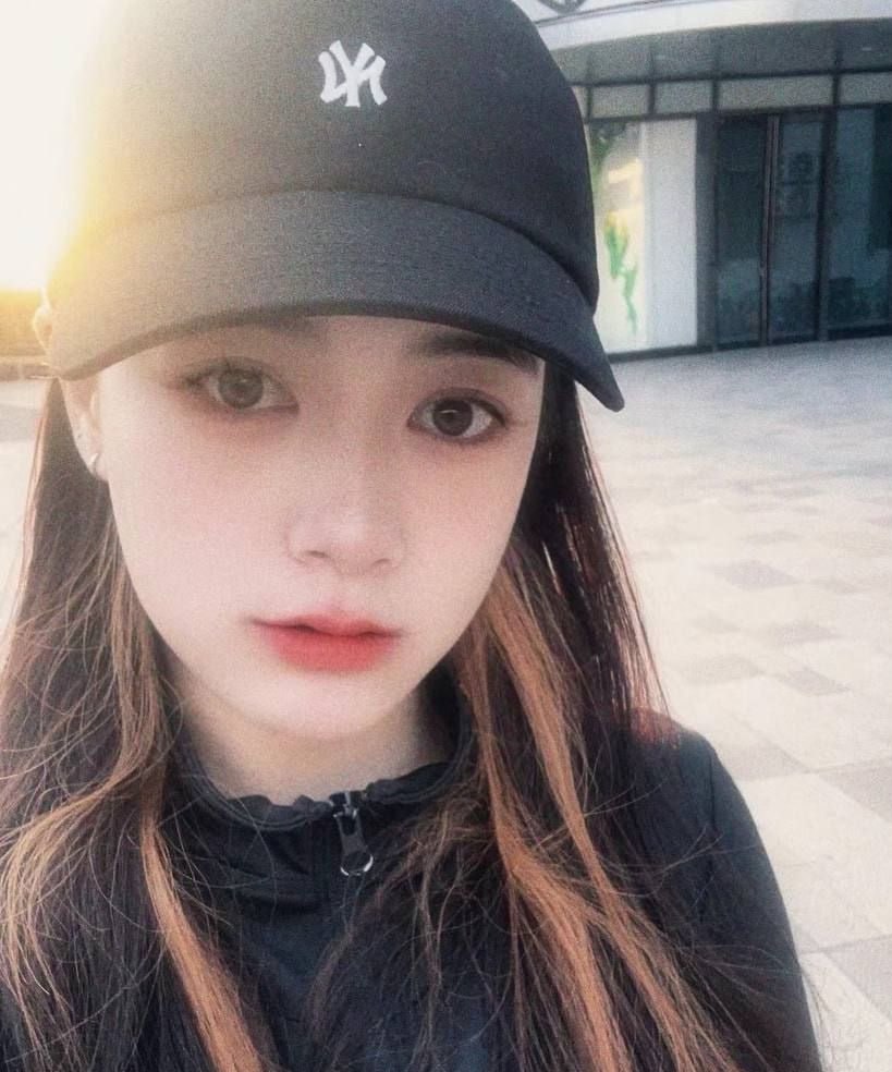 可惜了，这么漂亮的妹子，私密视频被疯传。
始终搞不明白一件事，为什么要在行房的时候拍视频或者拍照？🤷🏻 https://t.co/hgB5Pnu5Ed