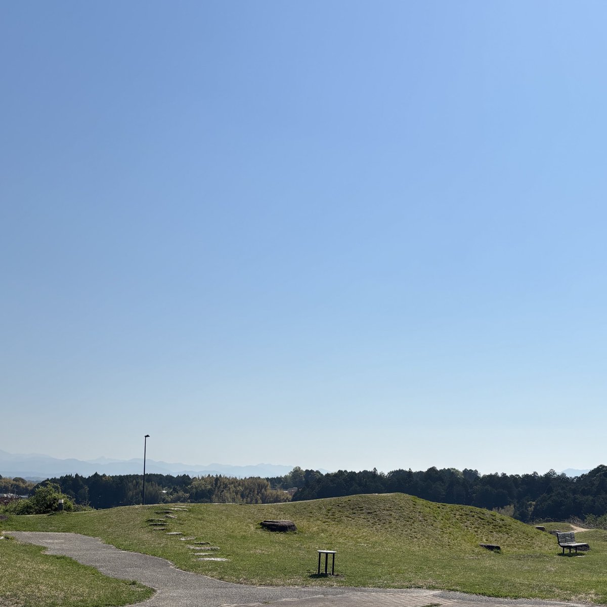 今日から5月🗓
社内でウォーキングイベントが開催されており、3人1チームで歩数を競っています👣☀️
なんと、1位には3万円相当の景品が！😳
他にも様々な景品が用意されているそうです🎁
デスクワークだと運動不足になりがちなので、すごく良い企画だなと思います✨
#中途採用 #転職 #IT #採用 #新卒