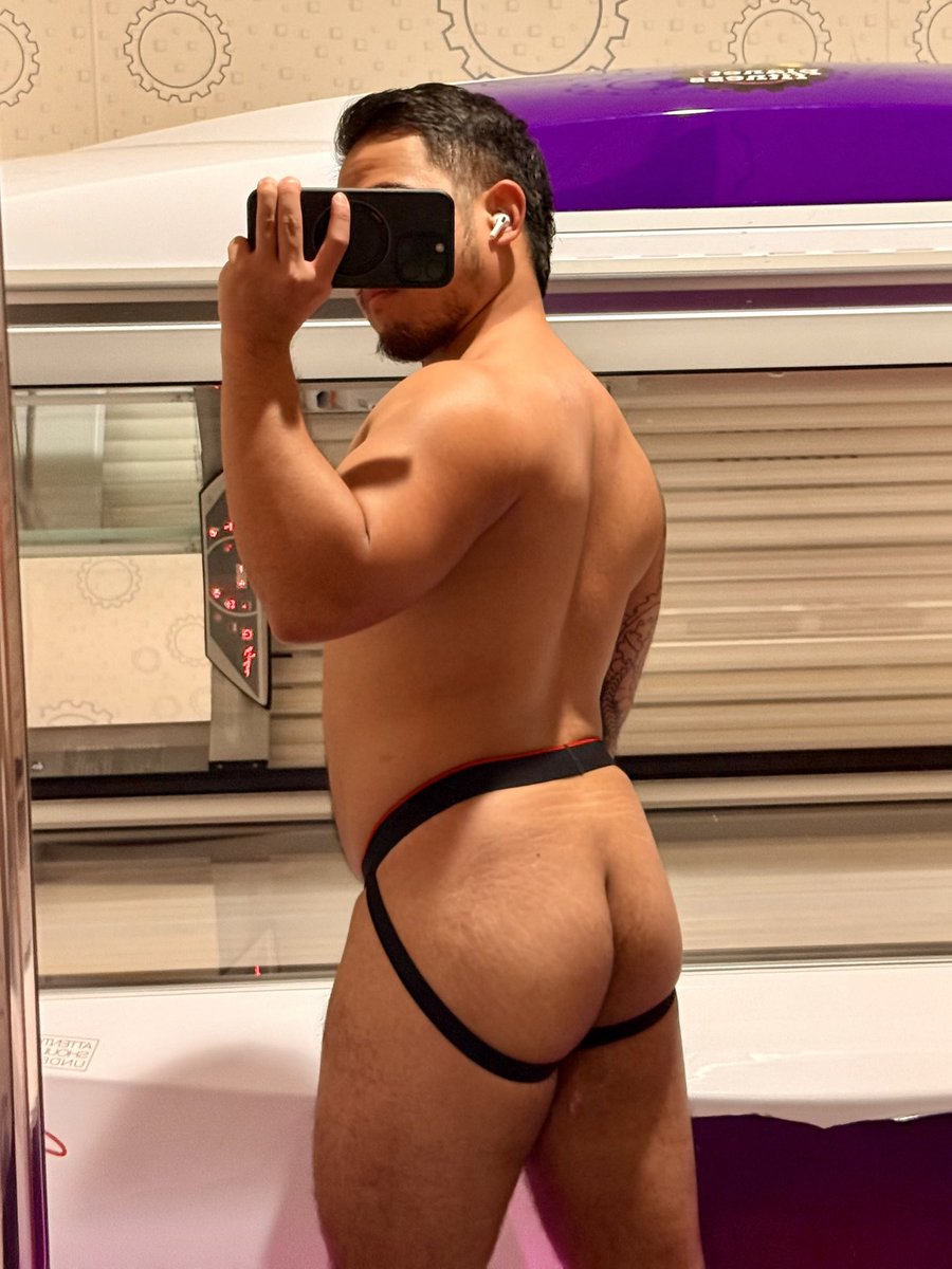 Now accepting gym buddy applications 💪🏽