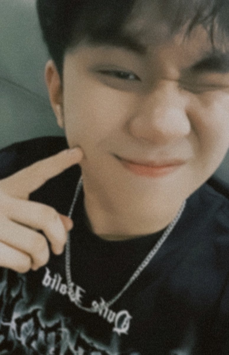 xiaohengg (@louis04091) on Twitter photo 