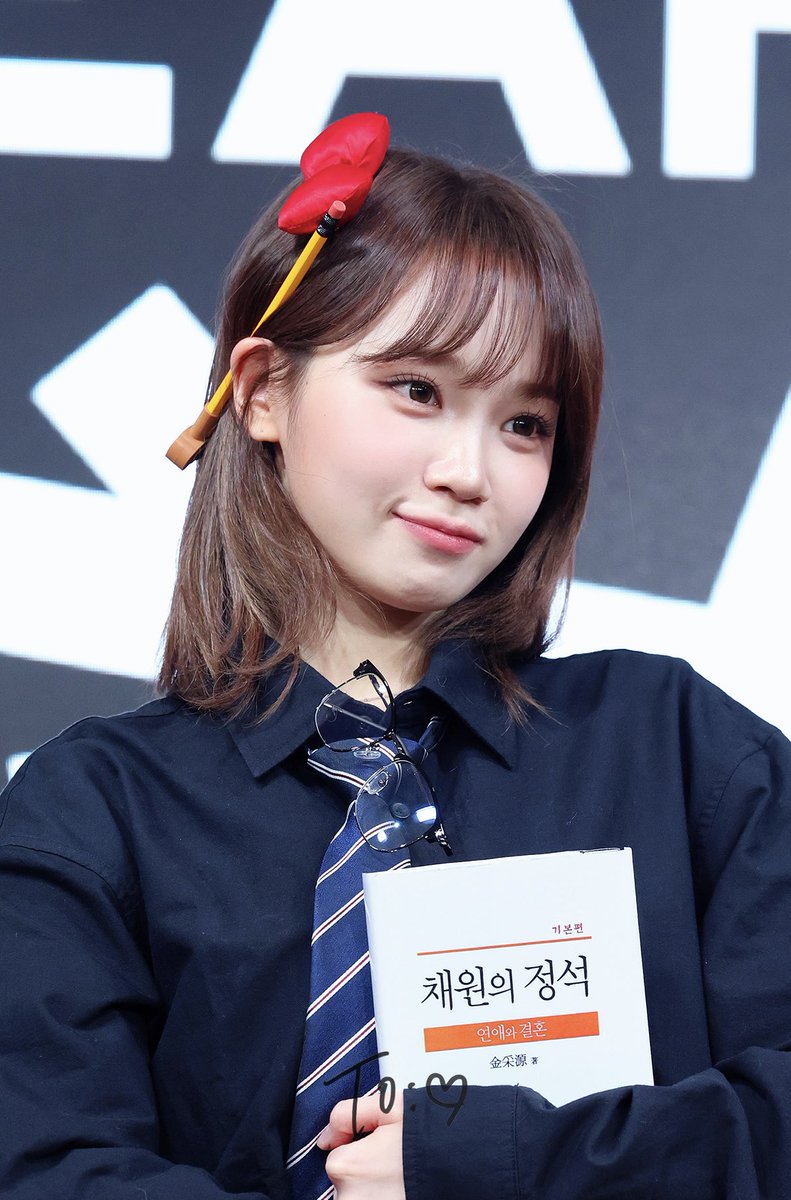 250426  📕✏️
かわいい ~ !

#LE_SSERAFIM #르세라핌 #ルセラフィム
#KIMCHAEWON #김채원 
#金采源 #チェウォン