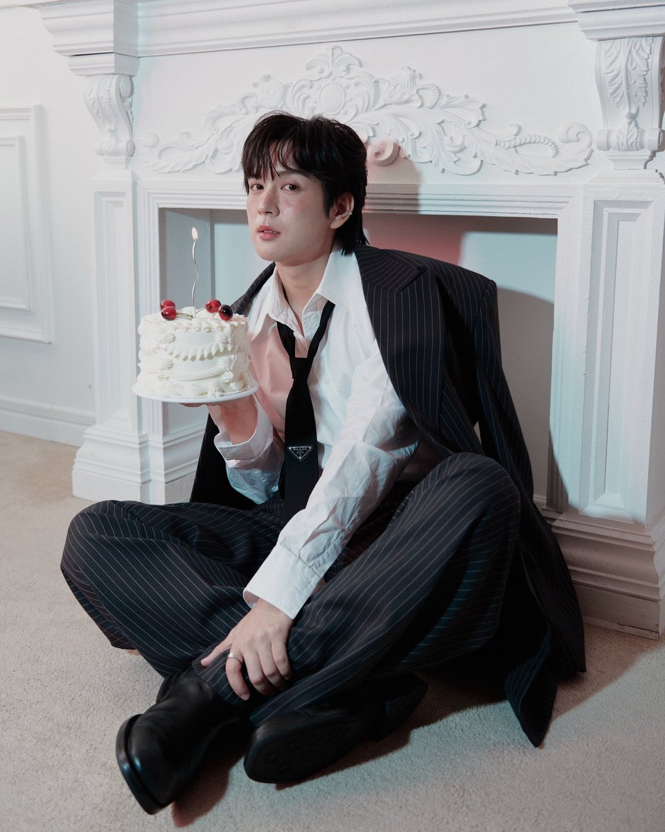 T_Aiemkumchai's tweet photo. 3.0th 🎂🍼
#Happy30thPonPonDay
#PonThanapon https://t.co/gotyKvBO4J
