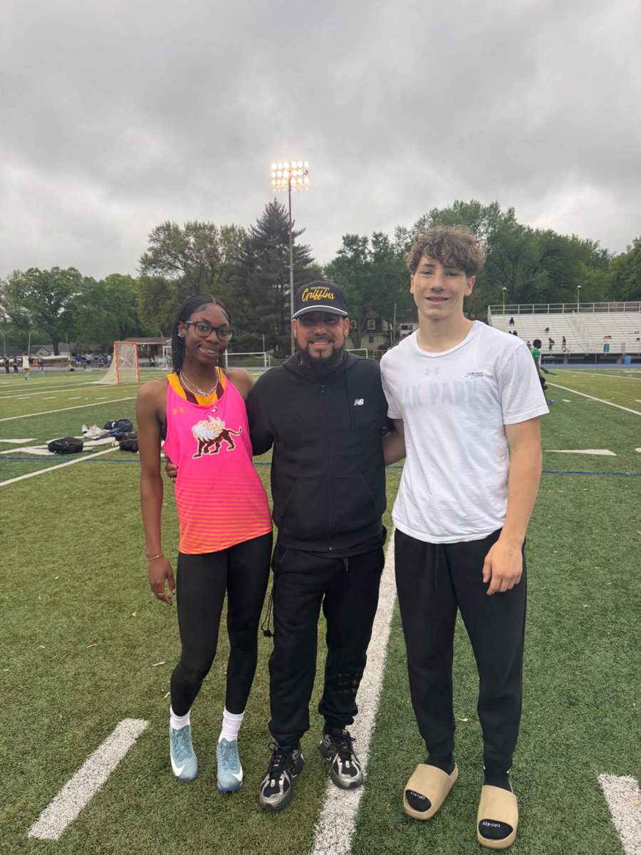 The #KREW came to work today in the rain!

4 PR’s 💥💥💥💥

<a href="/aarynlyricc/">aarynlyric</a> 
✅100H
✅100m

<a href="/LakeSutton1/">Lake Sutton</a> 
✅110H
✅300H

Great job you two 👏🏽👏🏽

#TrustTheProcess