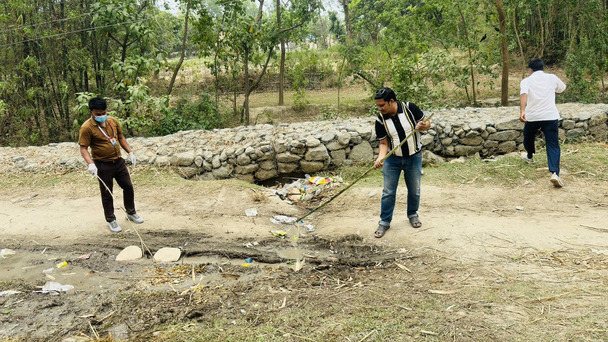 “श्रमिक दिवस २०८२ सामाजिक न्याय र समानताको आवाज”
श्रमिकको पसिनाले विकासको आधार तयार हुन्छ।यद्दपि उनीहरू श्रमको उचित मूल्य, सम्मान र सुरक्षाबाट बञ्चित छन्।
श्रमिकप्रति सहानुभूति होइन, समानतामा आधारित व्यवहार होस्।
विभेद हटाऊँ, समावेशी विकासतर्फ अघि बढौं।#LabourDay2025