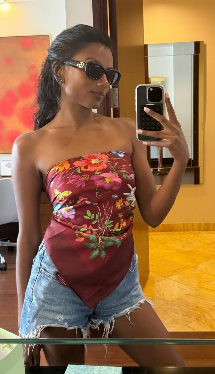 BintaBamise04's tweet photo. Definitely coping Simone Ashley on this one. 
#SimoneAshley #Bridgerton https://t.co/EMyRei6WCM
