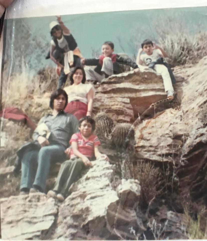 Hoy para conmemorar el día de las infancias, quisiera compartir estos recuerdos con mi familia. ¿Ya ubicaron en las fotos cuál soy yo?

Vamos por una justicia más cercana a ti 👌🏼 este 1 de junio, en la boleta color salmón #Vota13 🫡 #SAGO #EleccionesJudiciales #ElecciónJudicial