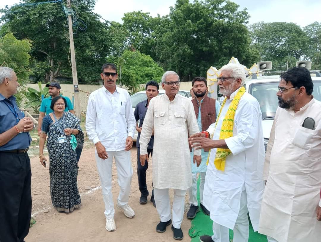 ShuklaBaccha's tweet image. मध्यप्रदेश के रीवा लोकसभा क्षेत्र से लोकप्रिय सांसद, कर्मठ हमारे नेता मार्गदर्शक,#श्री #Janardan #Mishra# जी को जन्मदिन की हार्दिक बधाई!

भगवान श्री  कामतानाथ,स्वामी जी की कृपा आप पर अनवरत बरसती रहे, आप सदैव स्वस्थ रहें, दीर्घायु हों, यही कामना करता हूँ। शुभकामनाएं बधाई