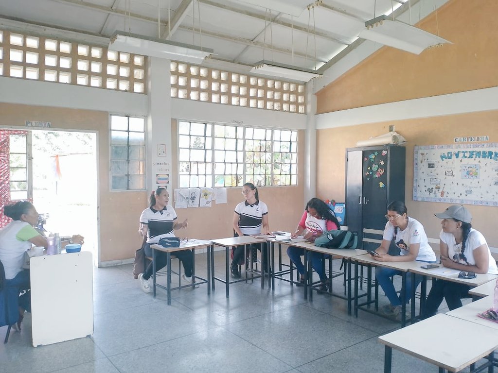#ActivateYconstruye
La comunicación comunitaria es un proceso de transformación y articulación que ha generado procesos de participación,   dónde han salido los movimientos que han cambiado sus vidas. Una comunidad es creada y recreada por un sistema de comunicación comunitaria.