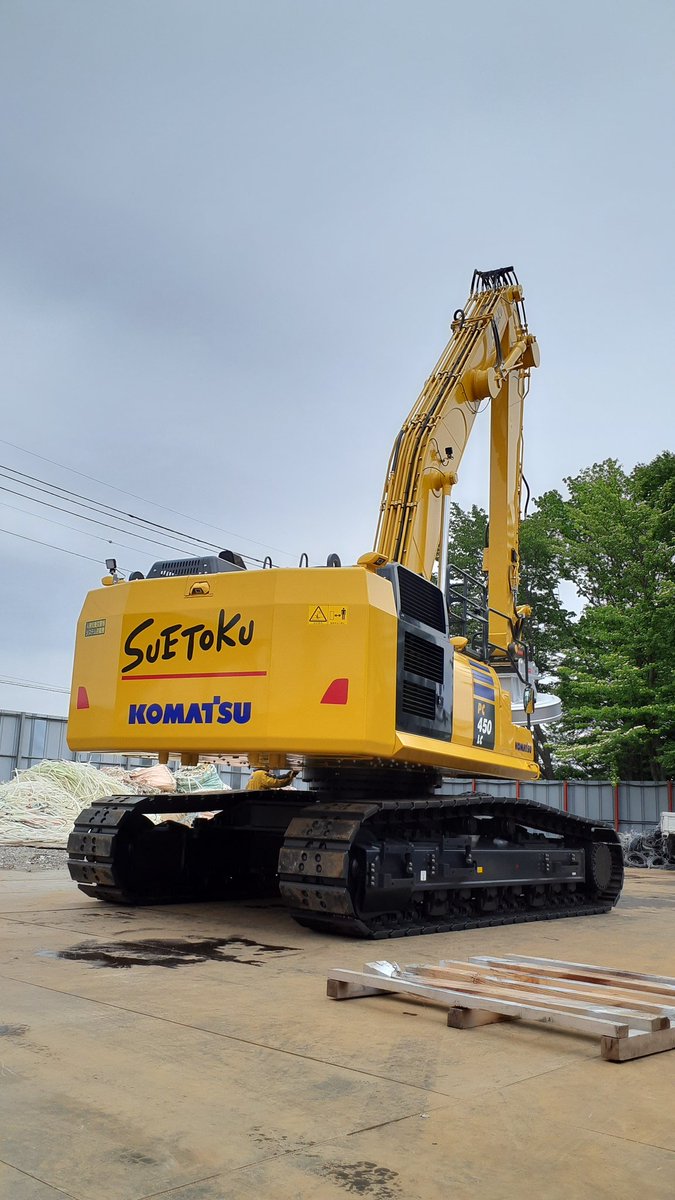 OilquickJPN's tweet photo. #オイルクイック の納車時運転指導にお伺いしました! 今回は #コマツ #pc450 LC-11 #金属リサイクル 向けです、お客様は既に #コベルコ #sk350 DLC−10を所有され、そちらでも #oilquick を利用中。アタッチメントの共有は必ずボーダーレスでないといけません!それが本来の生産性を高めます!! https://t.co/zTw7dTeh2V