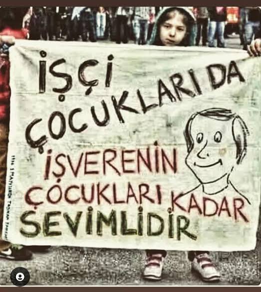 Ben bir maden işçisi babanın kızıyım bu pankart çıktığından beridir kullanırım ❤️ Emek sömürülmeyecek kadar kutsaldır ! 1 MAYIS ✊🏻