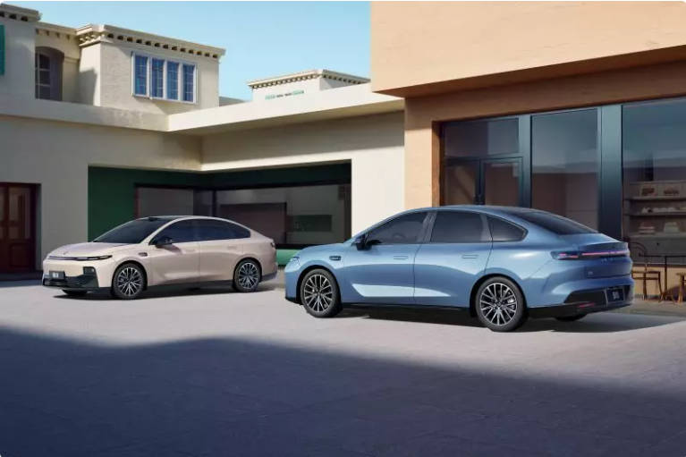 Leapmotor B01 lands in China – &amp; it’s gunning straight for the Tesla Model 3.
650km range
A$32K
Lidar-based ADAS
14.6" touchscreen + ambient lighting
It’s longer, taller, &amp; 36% cheaper than the Model 3.
Will we see it in Oz? 👀