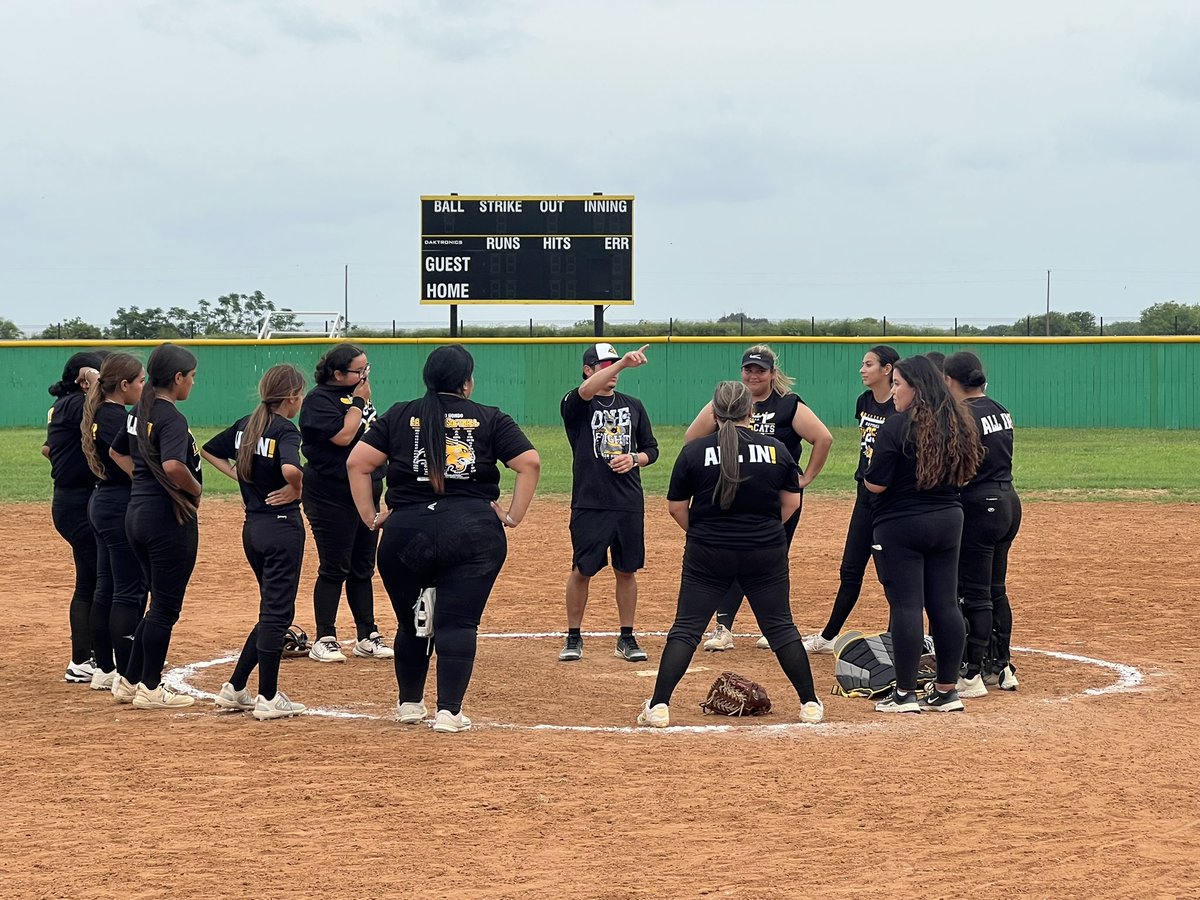 Coach Ben Perez leading the Lady Cats into the 2nd Round of the 3A State Playoffs 🥎