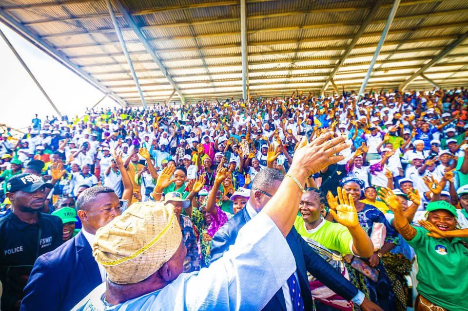 Sen_AdeolaYAYI's tweet photo. Yesterday, i concluded my district-wide Town Hall Meeting, Mega Empowerment Program, and Thank You Tour across Senatorial District with a grand finale held in llaro, Yewa South LGA engaging thousands of constituents, traditional rulers, community leaders, and youth groups. https://t.co/uFrCRnLxfI