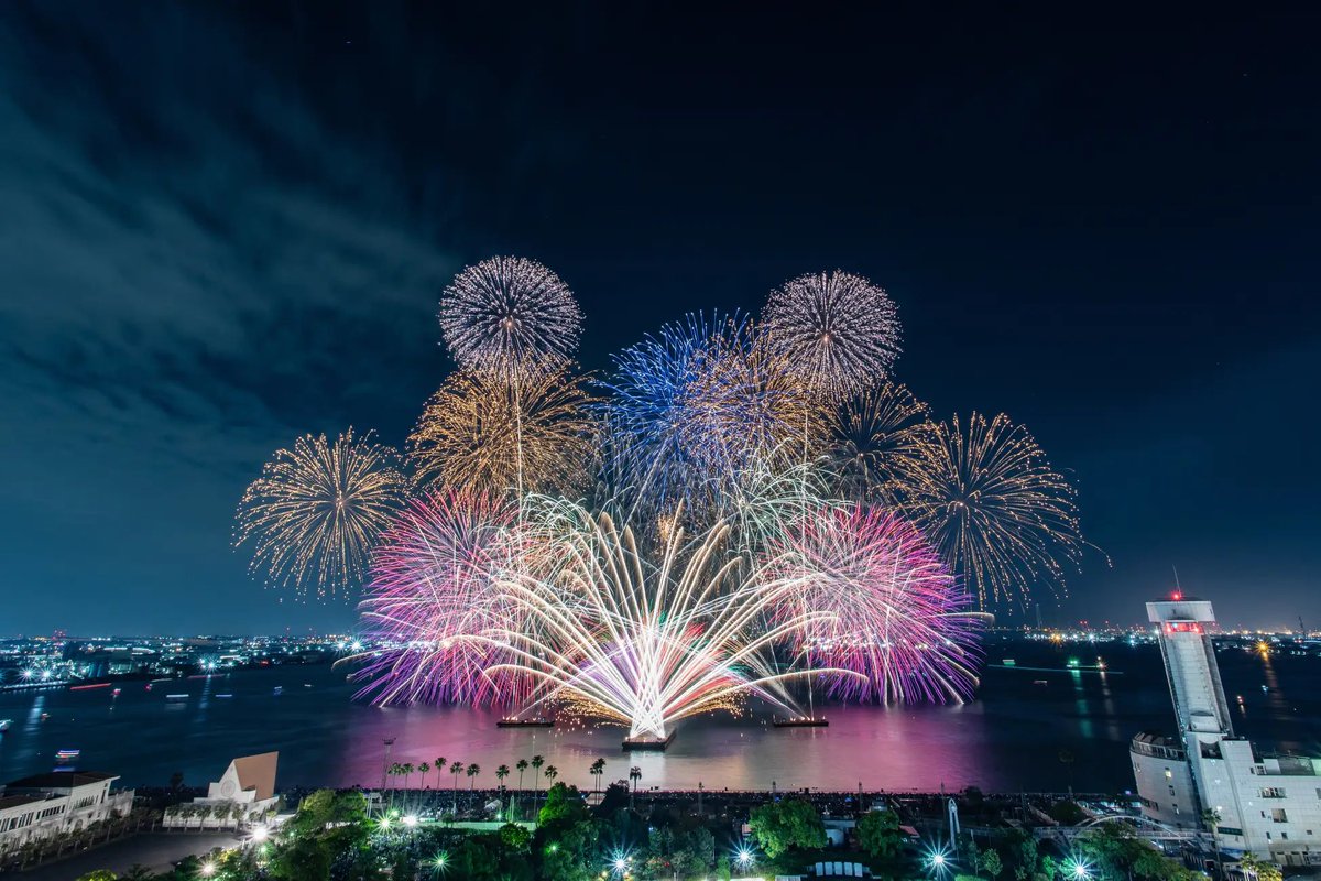 gourmet_nagoya's tweet photo. 名古屋港で花火大会「名港水上芸術花火 2025」が5月31日(土)に開催されます🎆
https://t.co/M8CJBpJkra https://t.co/jQPdKUjCDb
