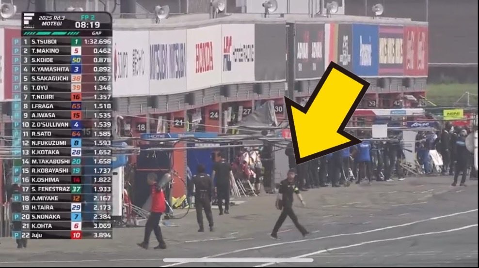 a32tomo's tweet image. しょっちゅうピットレーンを横断してカメラに映り込む田口エンジニア。

カメラの位置を常に把握しているとしか思えない。。

一流エンジニアは視野が広い。
#SFormula #SFgo