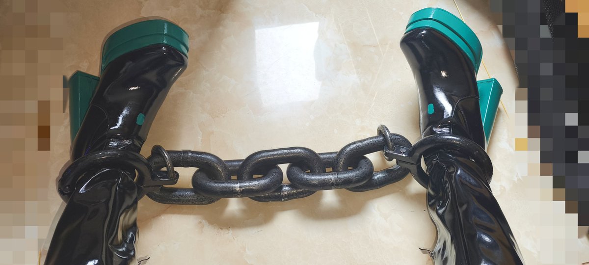 初音公主的死刑之路~
钉死的死镣已经展示了她的命运~
逮捕→羁押→待决
#死镣 #脚镣 #死刑犯 #死刑 #初音 #女装