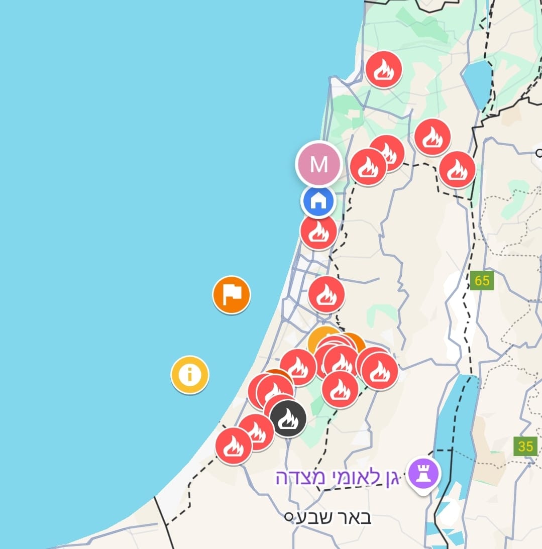 Alhamdulilah, Israel kini dilanda kebakaran hebat di penjuru tempat, mereka panik dan meminta pertolongan internasional untuk memadamkan api. 😂
Teruslah menyala, wahai Zionis 🔥
Fun fact: kebakaran tidak menyentuh wilayah Palestina yang diduduki. 👍