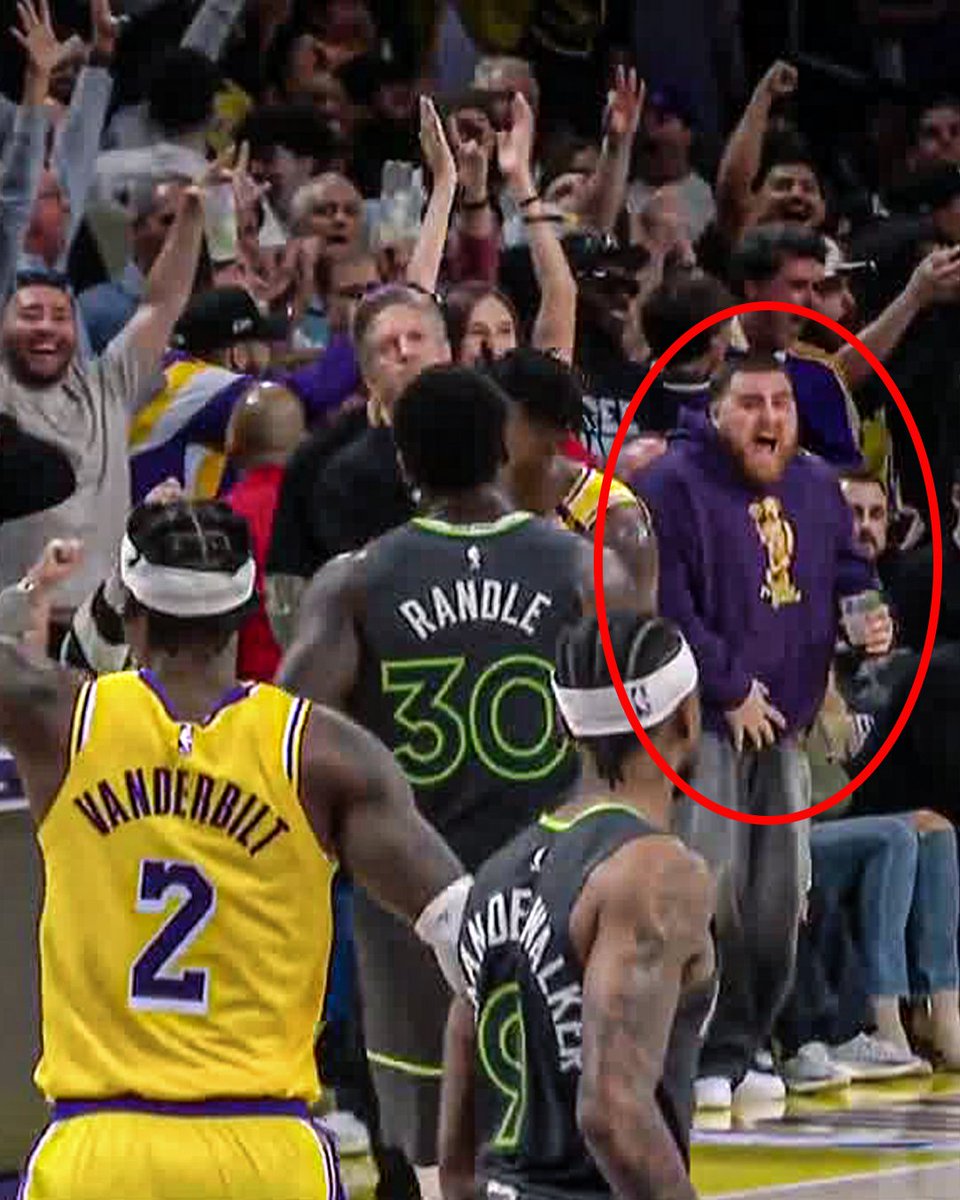 .<a href="/LosPollosTV/">Los 🍇</a> and Laker fans rn: