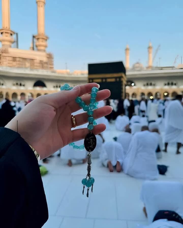 اللهم بك أصبحنا 
للجميع صباح الخيرات والبركات ♥️