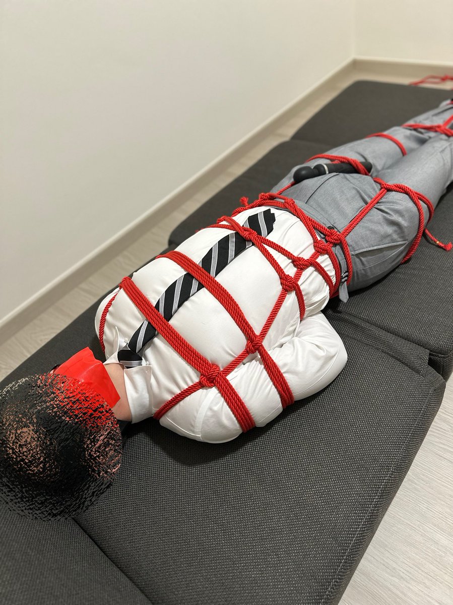 Happy Labour Day! Someone is enjoying labour day too!

Model: <a href="/RopeBoyBound/">RBB</a> 
🪢: <a href="/ropeNpolish/">ropeNpolish</a> 

#男子緊縛 #赤縄