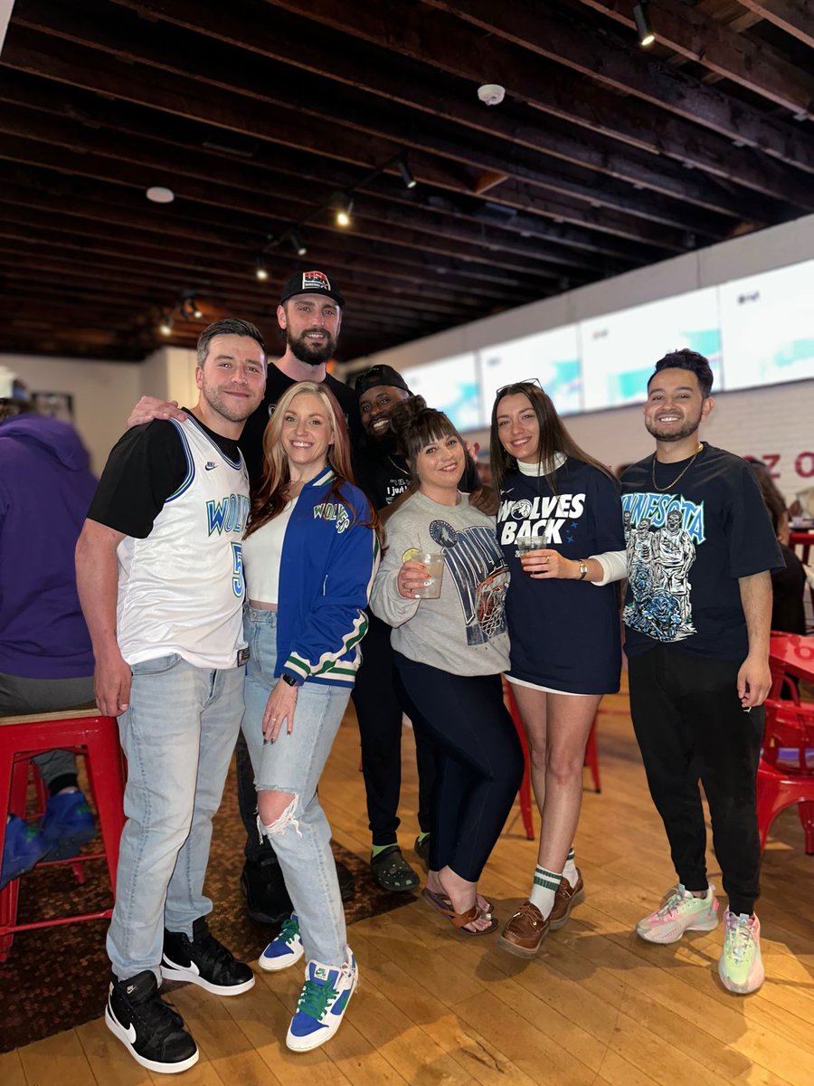 howling is more fun with twitter friends 💙#WolvesBack