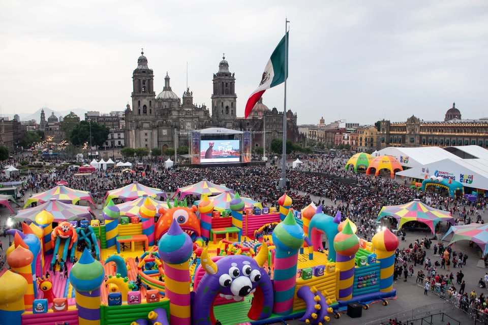 ¡Cerramos con broche de oro el #ZócalitoDeLasInfancias! ✨🙌🏼

Más de 15 mil personas asistieron a la proyección de #Flow, en una tarde memorable que marcó el cierre de este gran espacio impulsado por nuestra Jefa de Gobierno <a href="/ClaraBrugadaM/">Clara Brugada Molina</a>.🐈‍⬛

Durante su tiempo en el #Zócalo, más