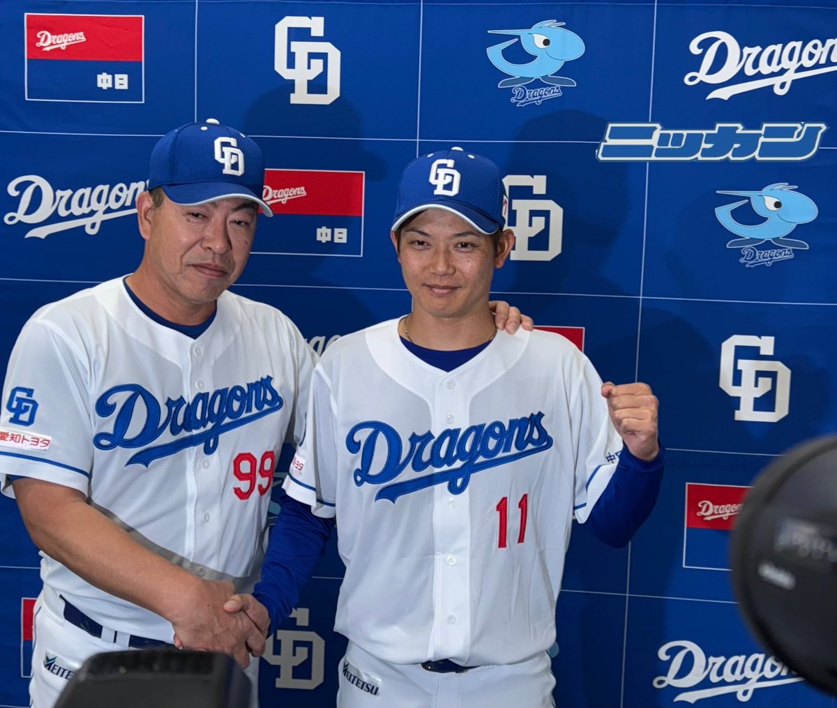 人気大割引 現在中日ドラゴンズで活躍中の岡田投手のサイン付き
