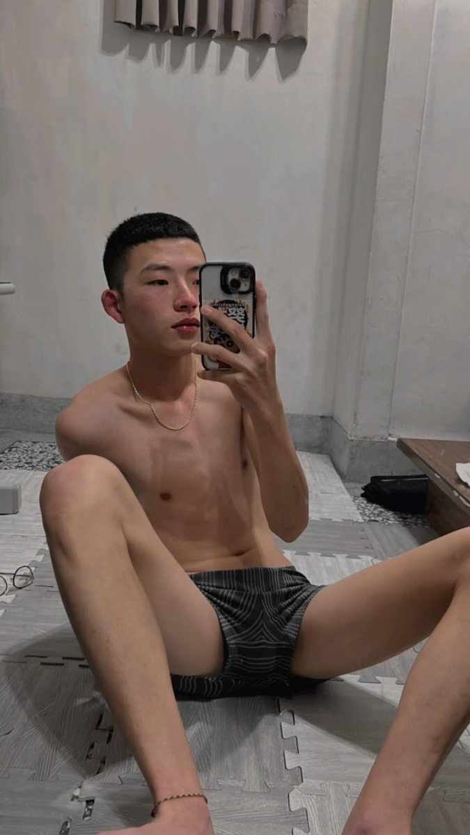 真的沒有很習慣穿這麼鬆的內褲😳
#19歲
#雲林
#小台